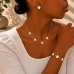 Ensemble Fleurs Blanches - parures bijoux en alliage plaqué or 1